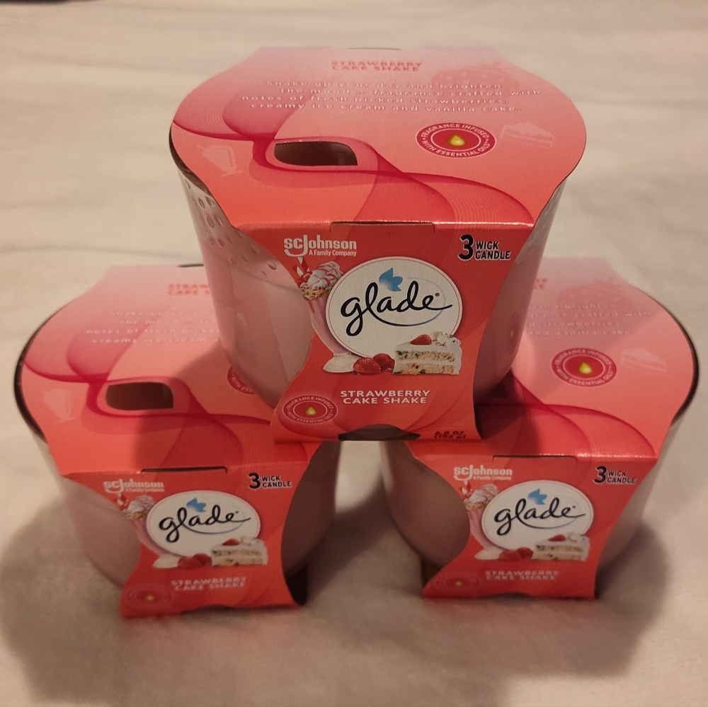 NWT! 1 Glade Strawberry Cake Shake 3 Wick Candle